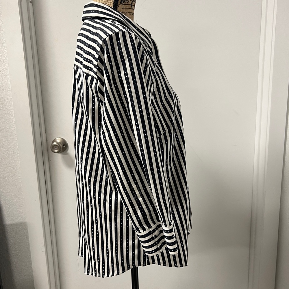 Chico size 2 button down blouse - Picture 4 of 8